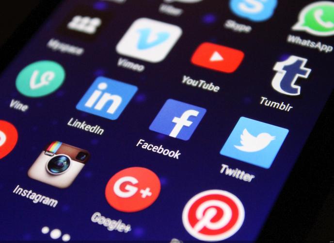 Facebook Tests Reducing Clutter in News Feed