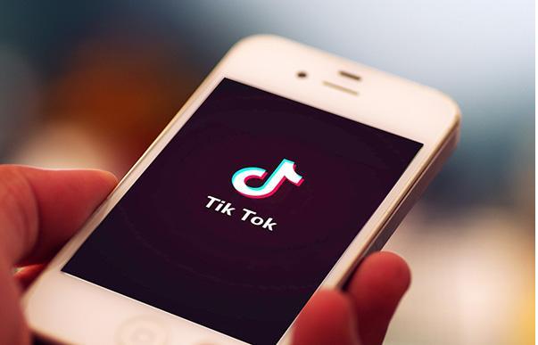 TikTok Tests “Video Prism” for Rainbow Effects 
